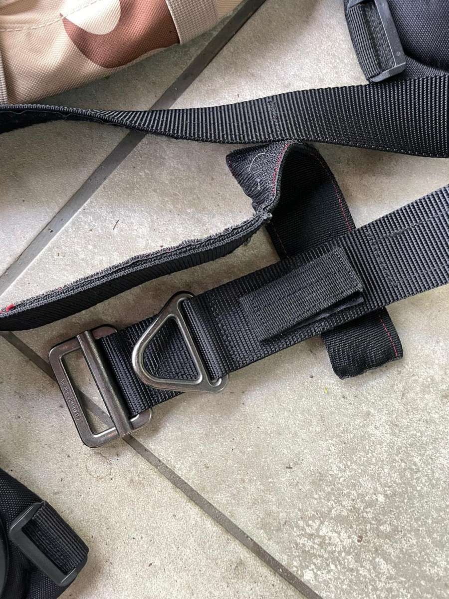 Shooting kit : Blackhawk Knee &Elbow Guards plus Blackhawk belt and Shoulder Utility Bag