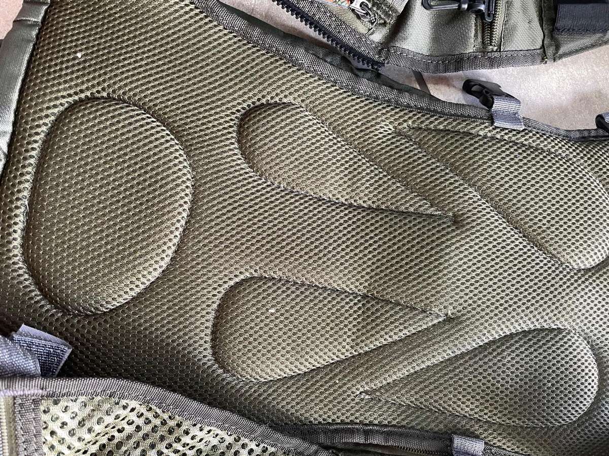 Flyfishing : 2 x Flyfishing Vests : Orvis & Snowbee - both in really good condition