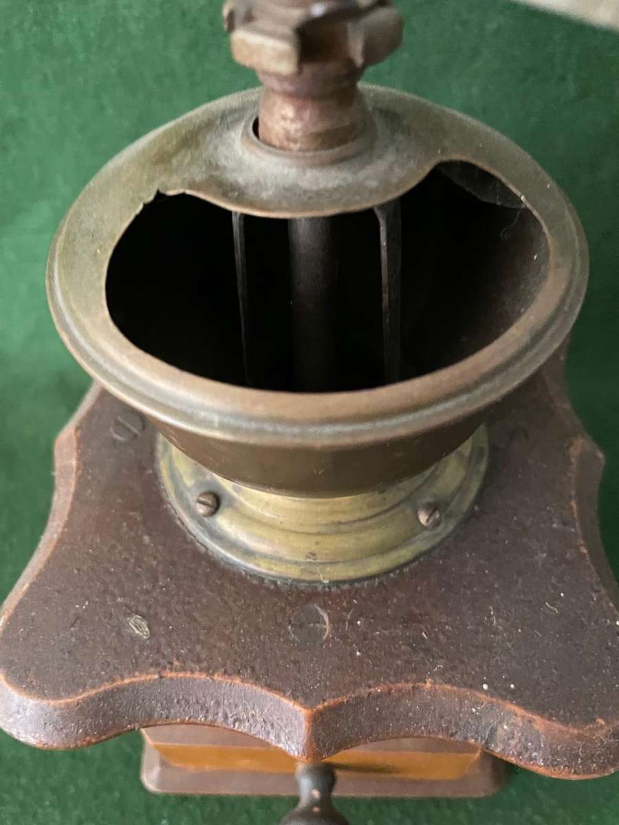 OLD "Antique look" Coffee grinder - it still works - take a look