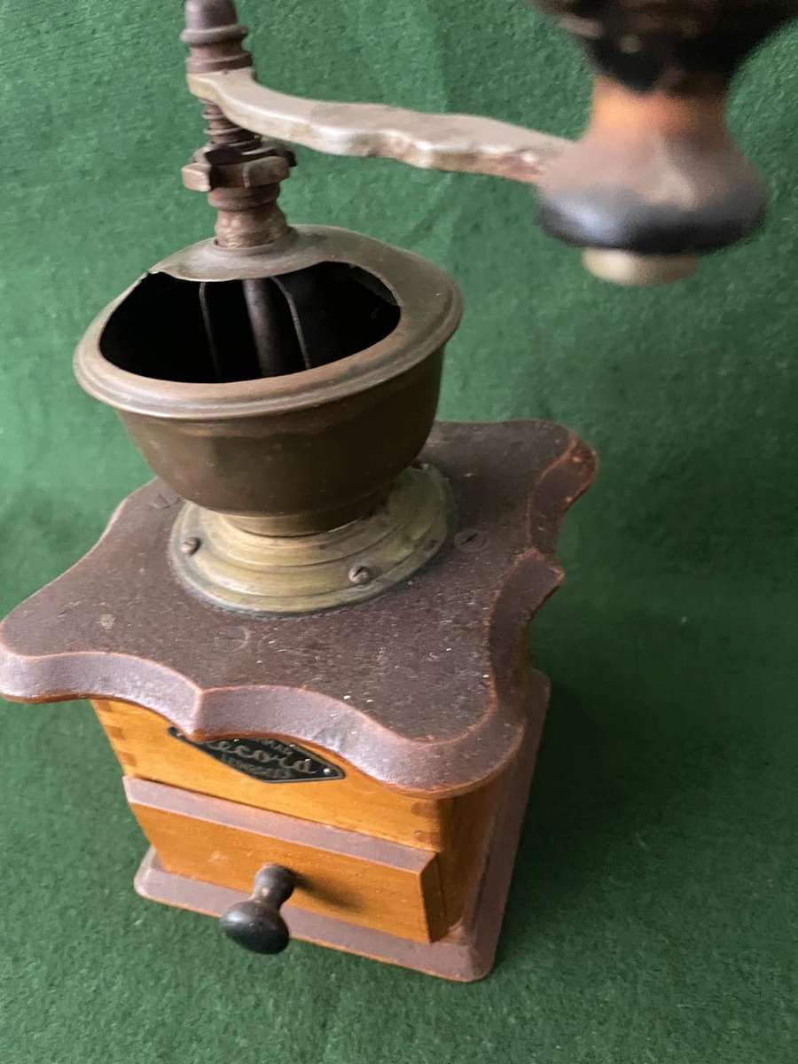 OLD "Antique look" Coffee grinder - it still works - take a look