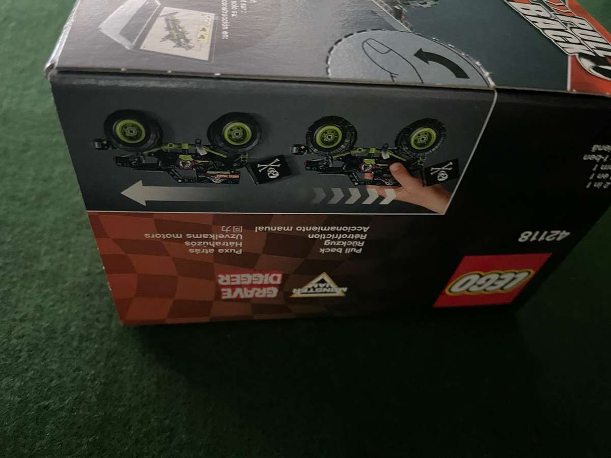 Lego : Monster Jam Grave Digger # 42118 - never been opened - excellent condition - collectors item