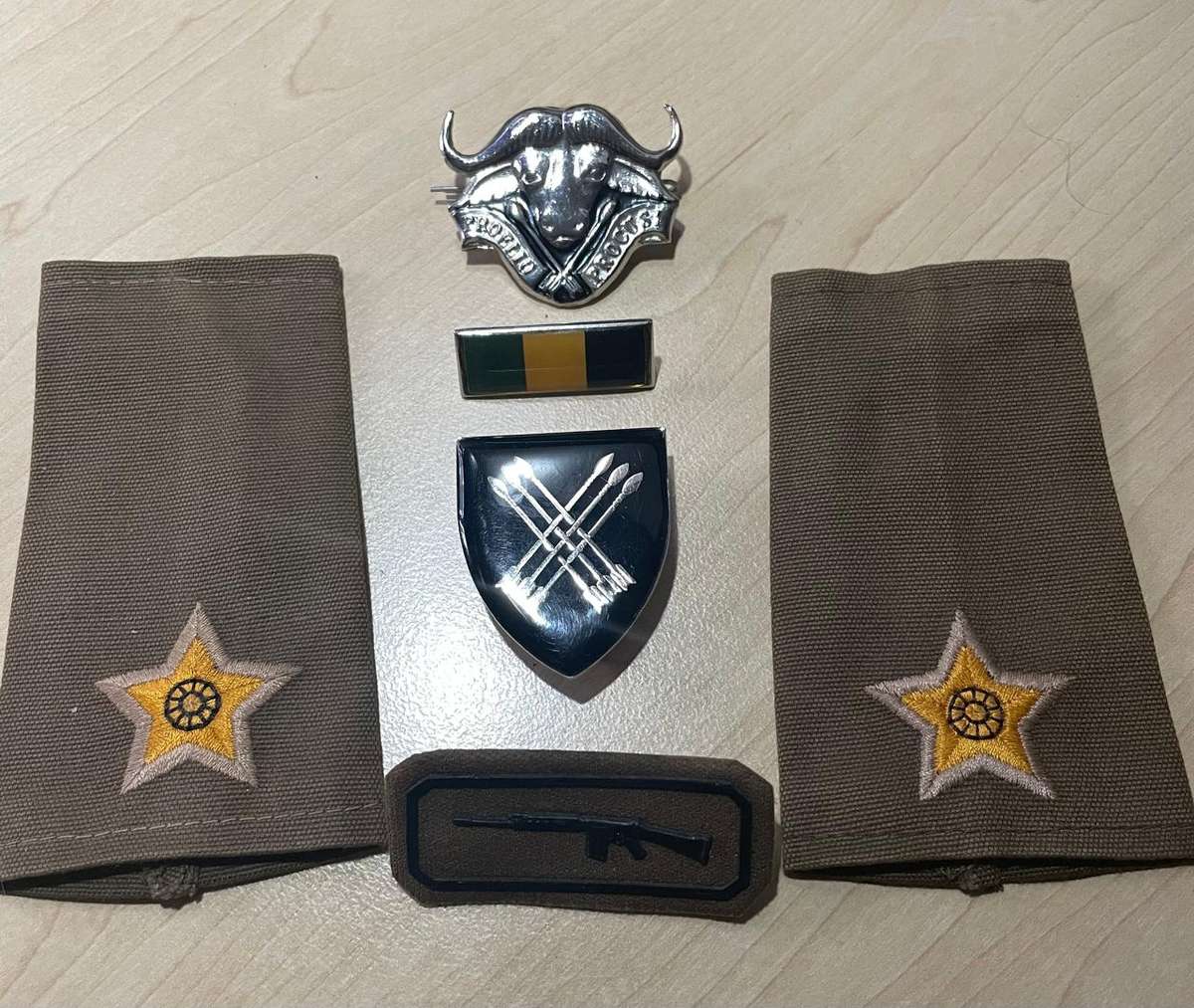 SADF : 32 Battalion Bundle : 2 x LT Rank / beret Badge / Flash & Infantry Beret Balkie etc