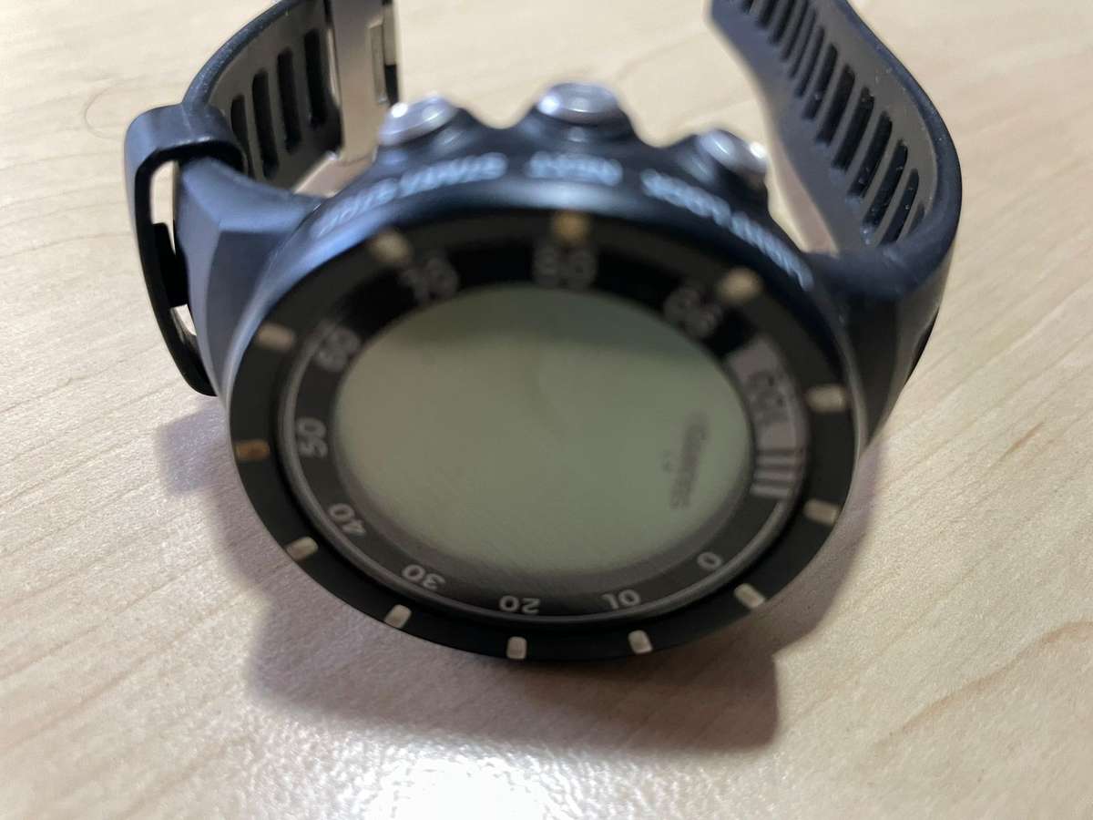 Watch : Suunto Quest Digital Watch - just needs a battery - it works