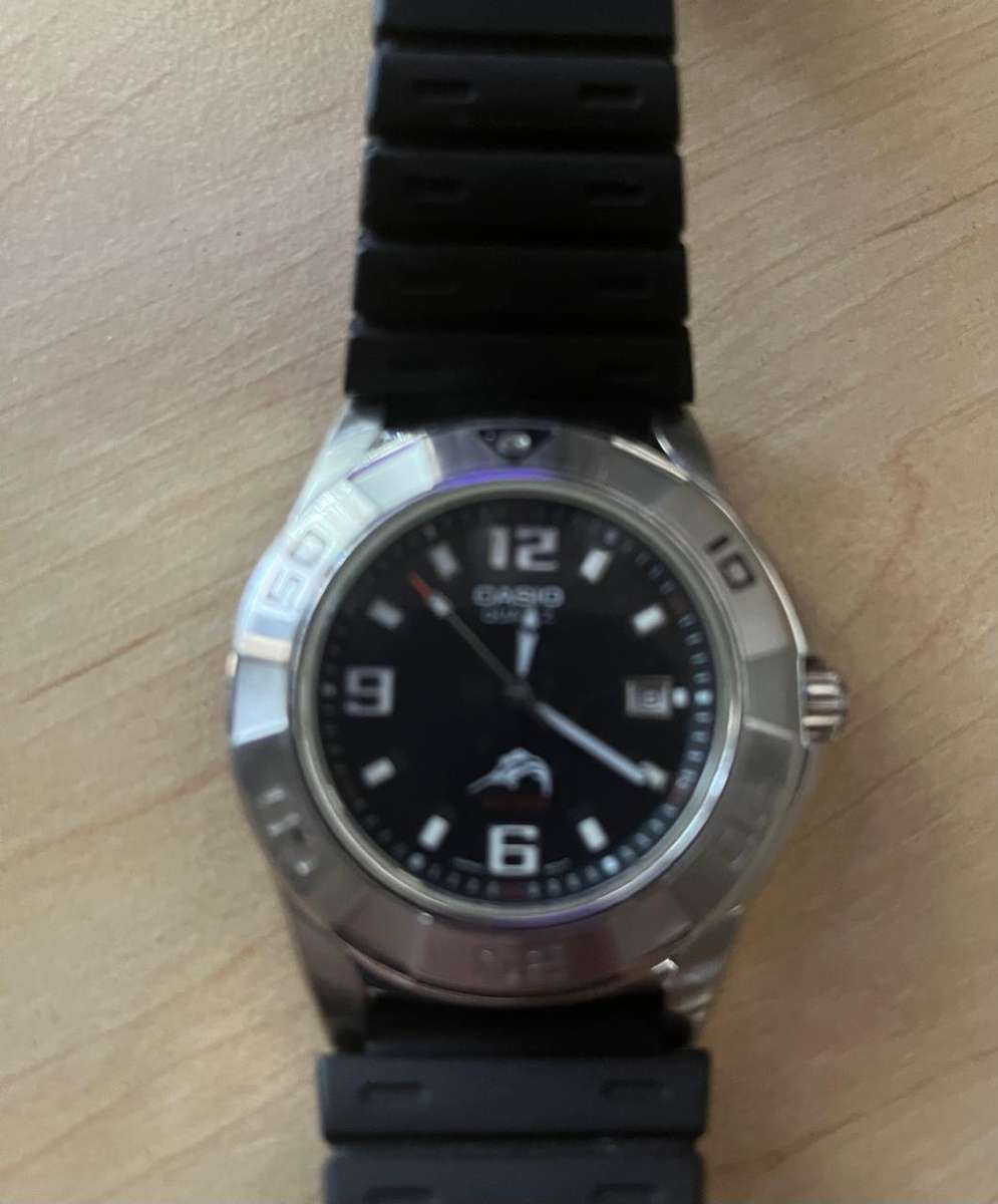 Mens Watch : Casio Divers waterproof 20 Bar stainless steel watch - just needs a battery