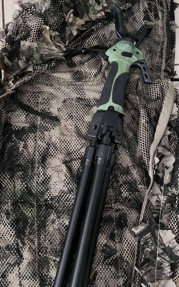 Shooting stick : Ram trigger Stick gen 3 plus Sniper mesh Camo Jacket : - nice condition