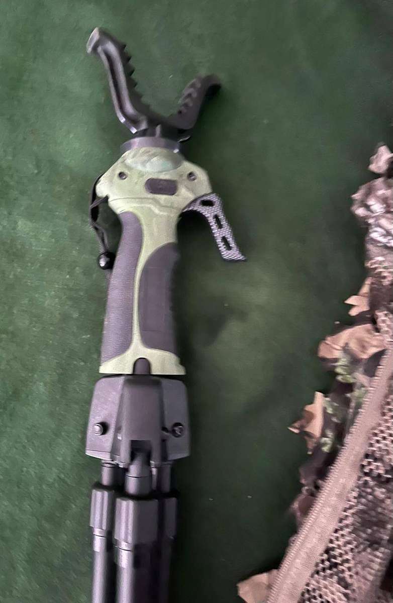 Shooting stick : Ram trigger Stick gen 3 plus Sniper mesh Camo Jacket : - nice condition