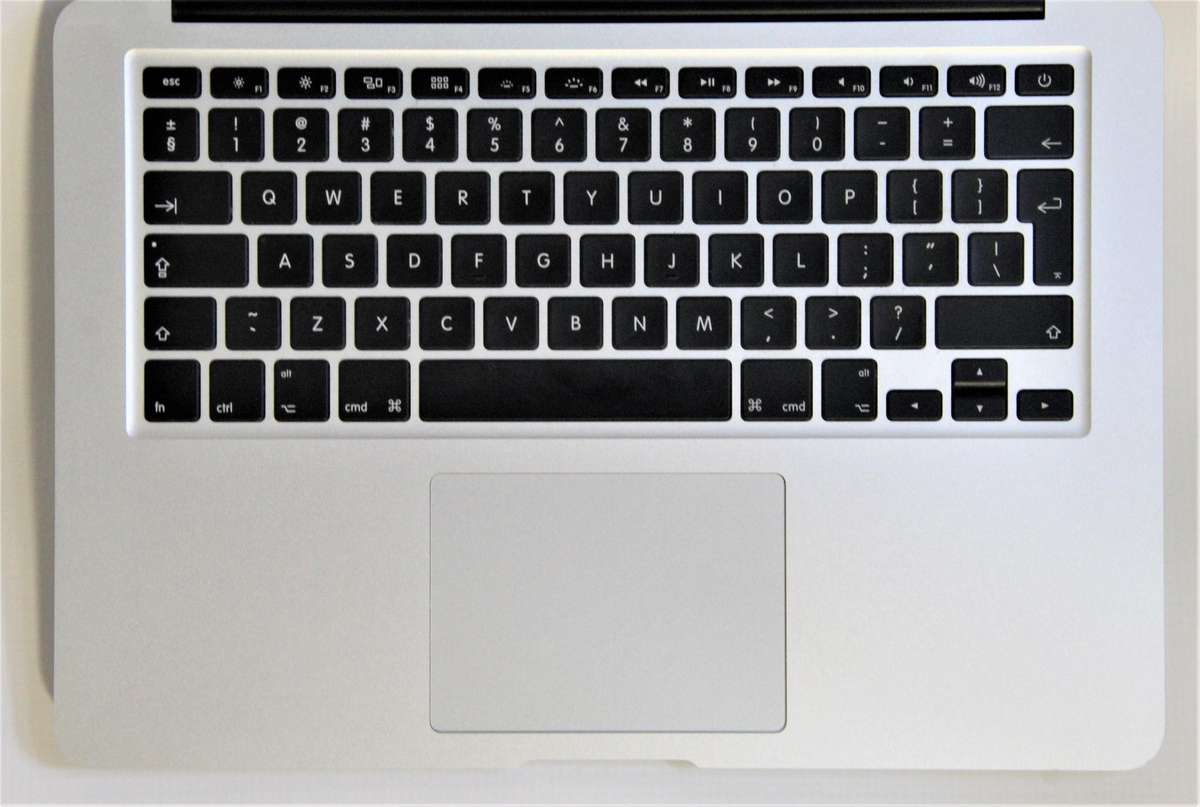 MACBOOK AIR 13 ,CORE I5-5350U,1.80GHz,8GB RAM ,128GB SSD, MICROSOFT OFFICE ,FINAL CUT PRO ,ADOBE CS5