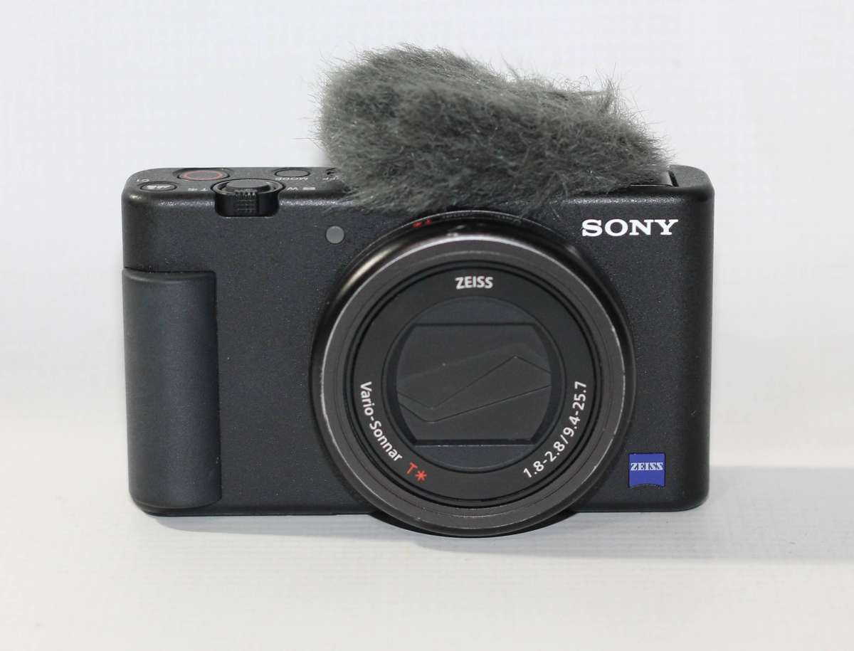 Sony ZV-1 Digital Camera With Vlogger Accessory Kit (Black)