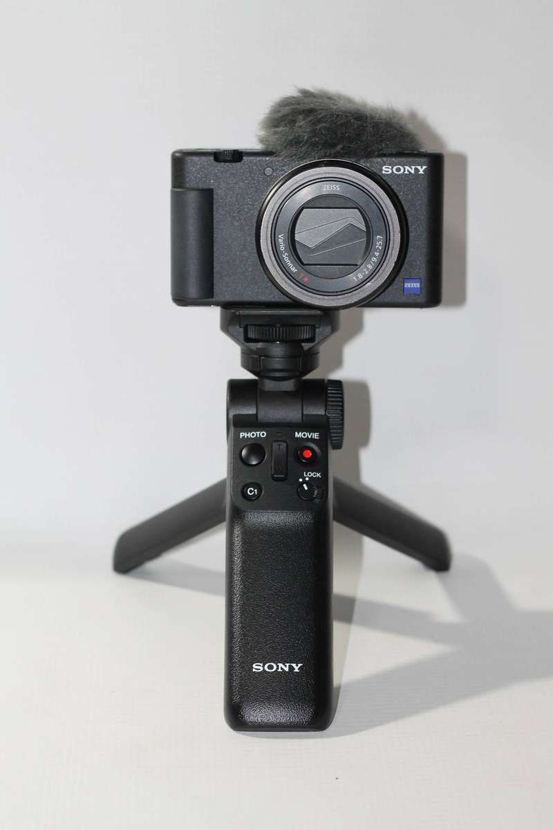 Sony ZV-1 Digital Camera With Vlogger Accessory Kit (Black)