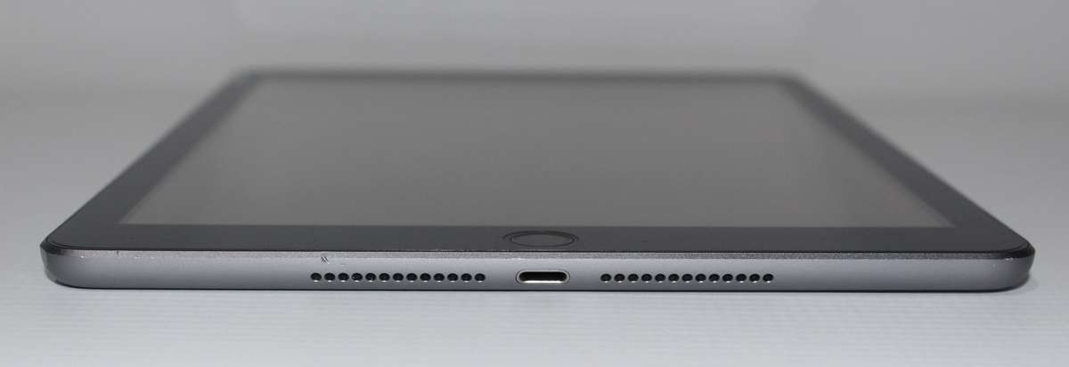 Apple iPad (5thGEneration) Wi-Fi, 32GB - Space Gray