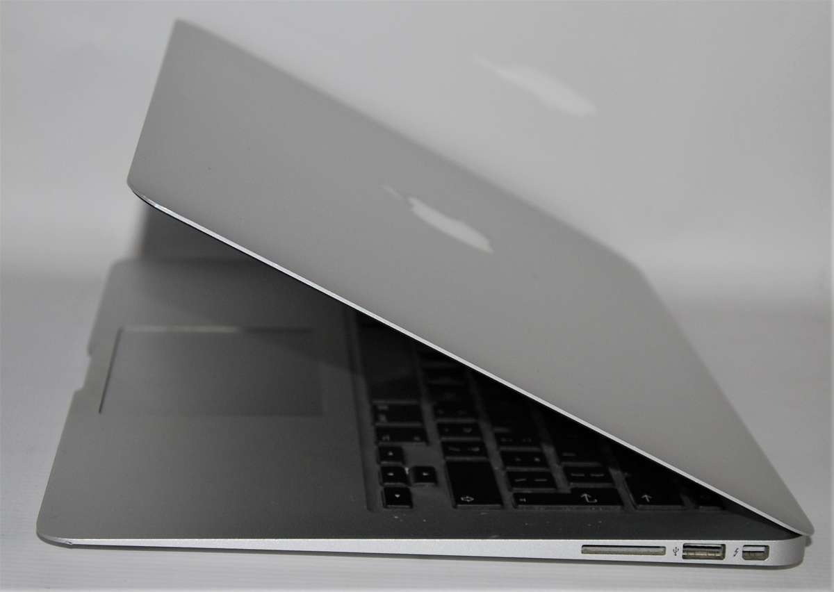 MACBOOK AIR ,CORE I5-4260U,1.40GHz,4GB RAM ,256GB SSD WITH MICROSOFT OFFICE , FINAL CUT PRO , ADOBE
