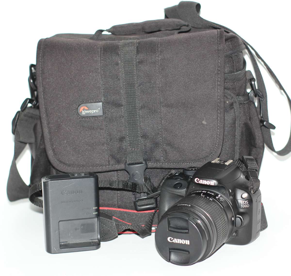 CANON EOS 100D, 18MP DSLR, FULL HD MOVIES , 18-55MM ZOOM LENS EXCELLENT CONDITION