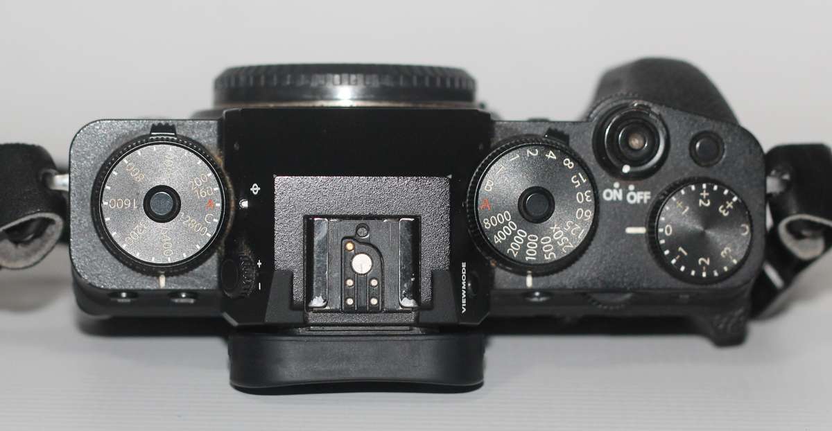 Fujifilm X-T4 Mirrorless Digital Camera (Black) (Body Only) Low Shutter count 2150