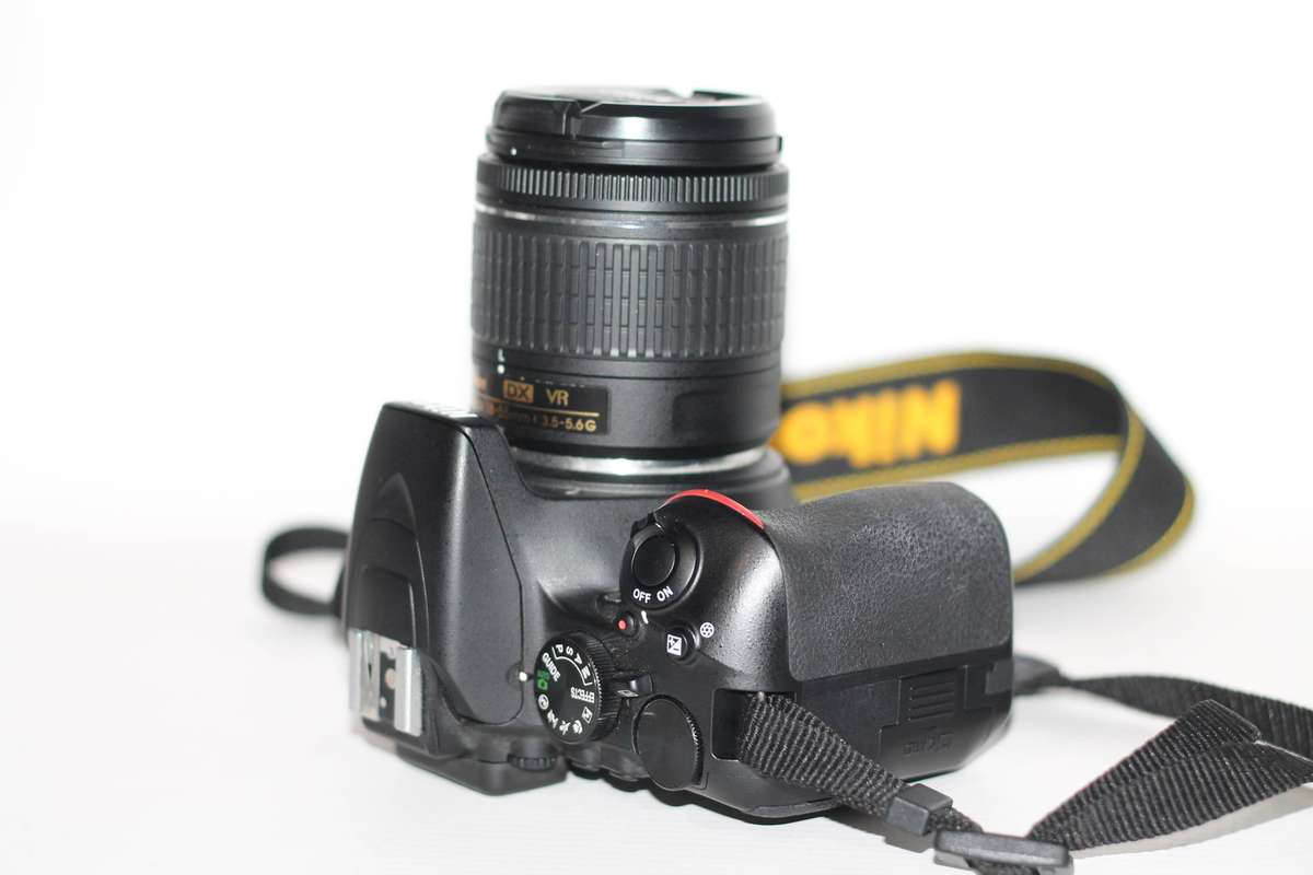Nikon D3500 24MP DSLR Camera with 18-55mm Lens VR LENS , ONLY 6435 SHUTTER COUNT, COMING WITH A  BAG