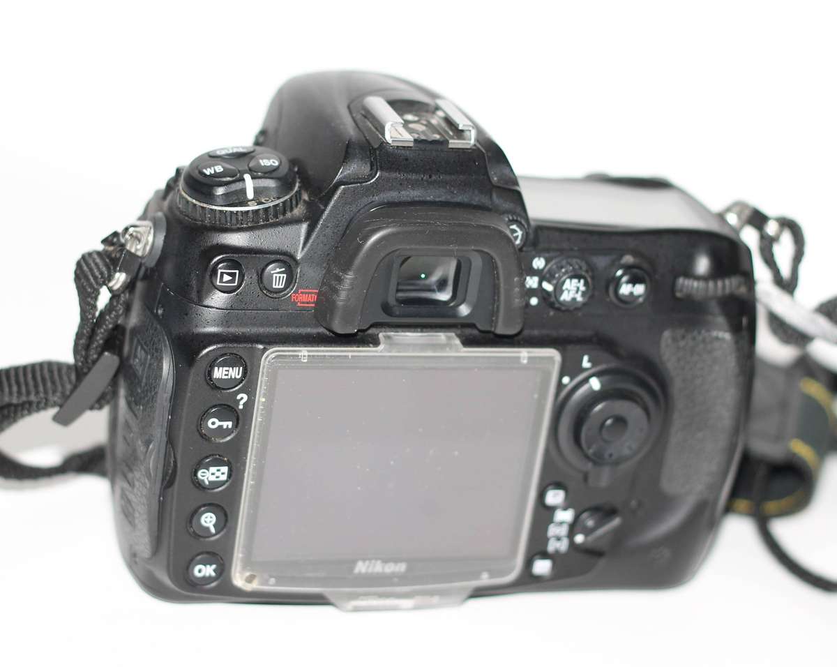 Nikon D300s 12.3MP CMOS Digital SLR Camera , HD 720p Video ( Body Only )