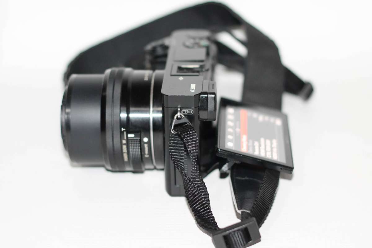 Sony Alpha A6000 Digital Camera 24.3MP SLR , With Sony E 16-50mm f/3.5-5.6 OSS PZ Lens