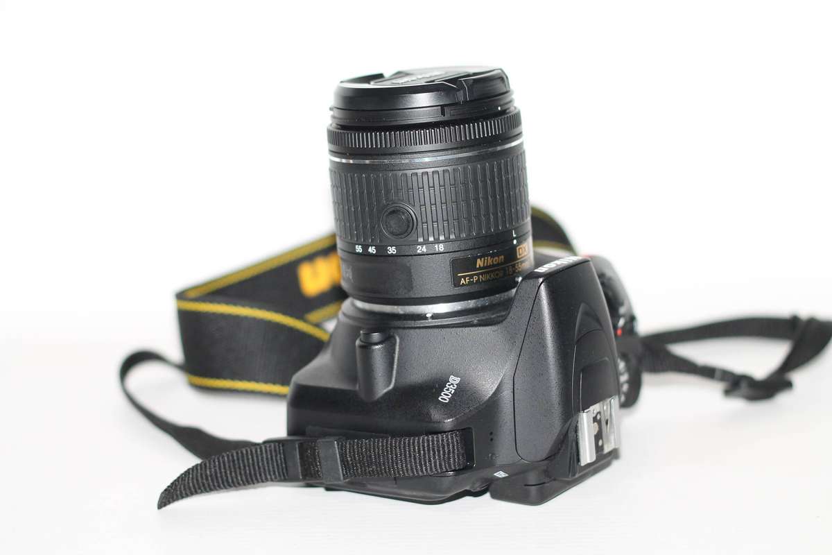 Nikon D3500 24MP DSLR Camera with 18-55mm Lens VR LENS , ONLY 6435 SHUTTER COUNT, COMING WITH A  BAG