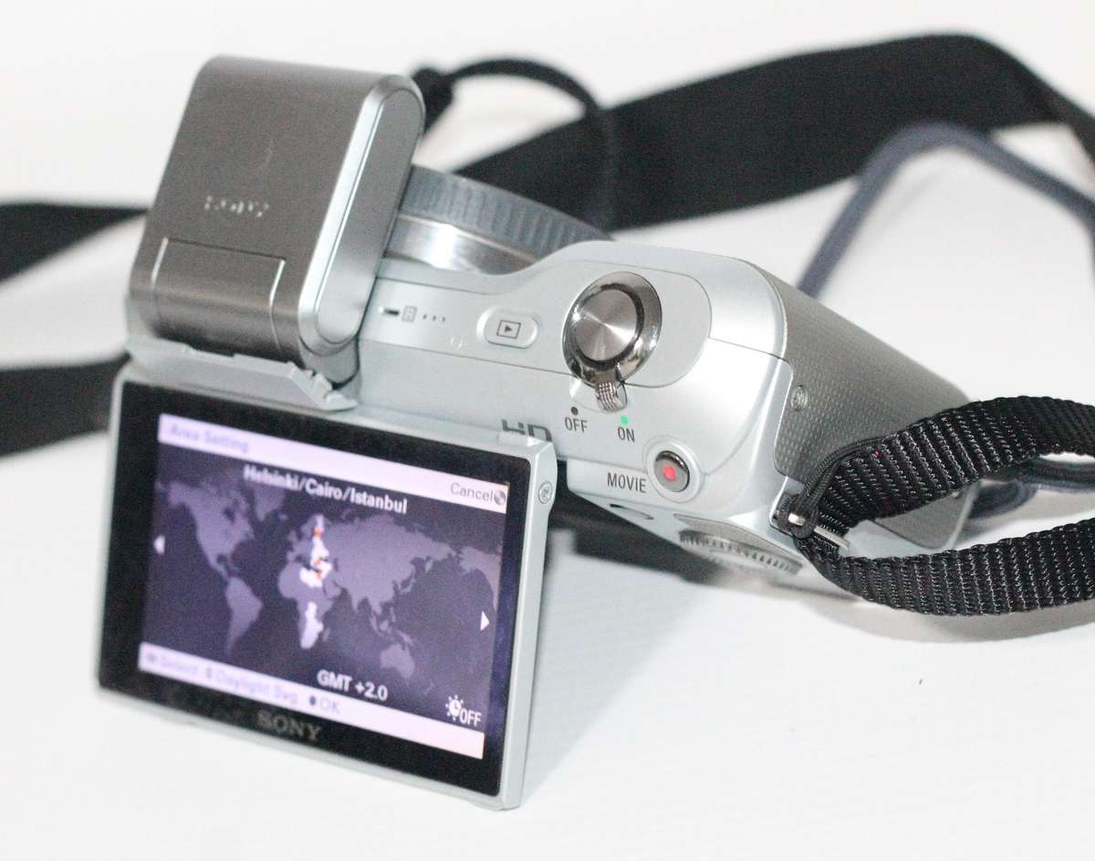 Sony Alpha NEX-3 Digital Camera 14.2MP , Interchangeable Lens Digital Camera