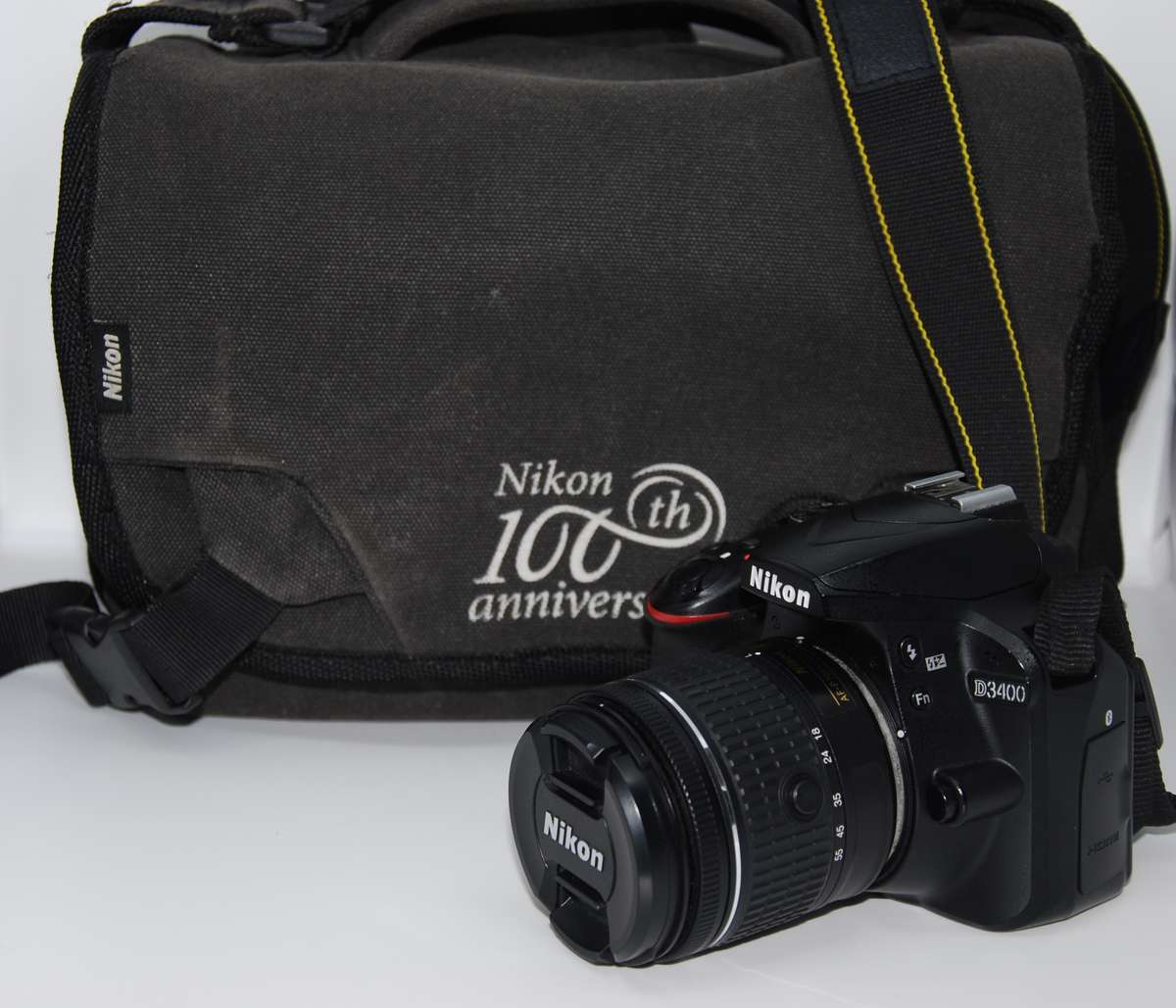 Nikon D3400 24MP DSLR ,FULL HD MOVIES with AF-P 18-55mm Lens ,VERY GOOD CONDITION. LOW SHUTTER(2050)