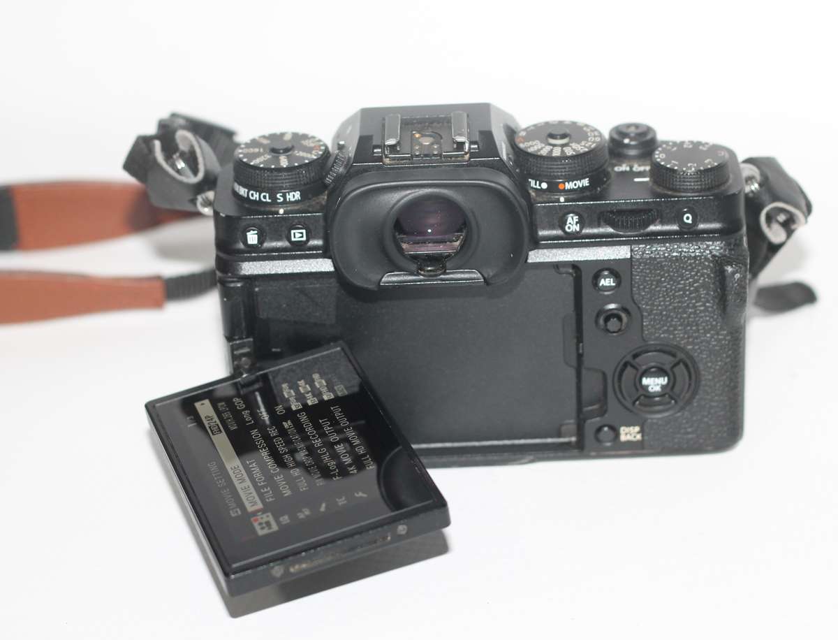 Fujifilm X-T4 Mirrorless Digital Camera (Black) (Body Only) Low Shutter count 2150