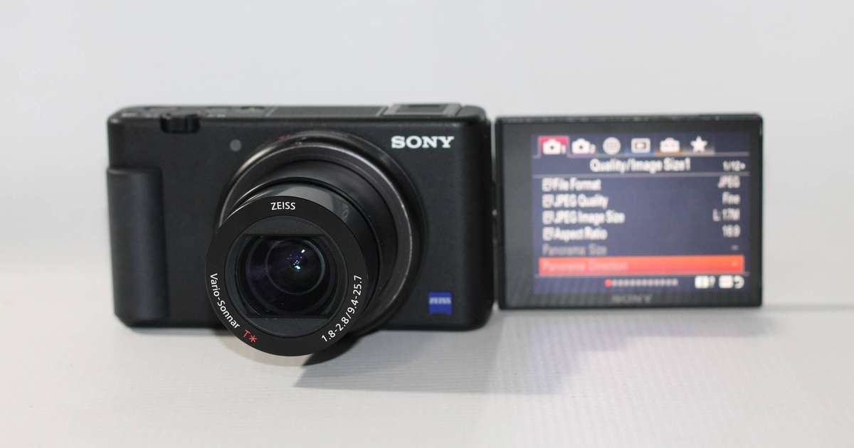 Sony ZV-1 Digital Camera With Vlogger Accessory Kit (Black)