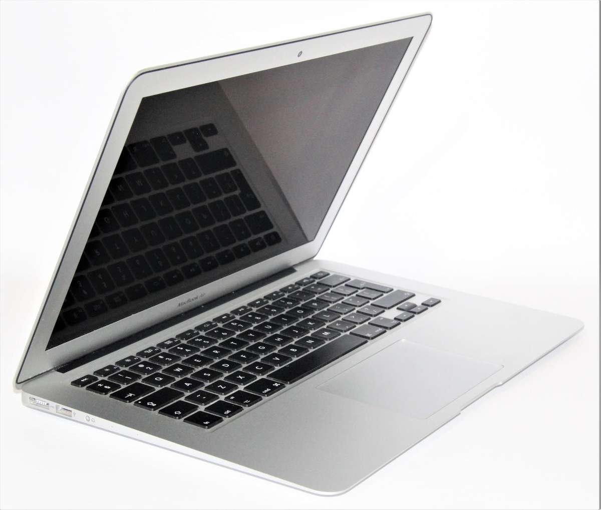 MACBOOK AIR 13 ,CORE I5-5350U,1.80GHz,8GB RAM ,128GB SSD, MICROSOFT OFFICE ,FINAL CUT PRO ,ADOBE CS5