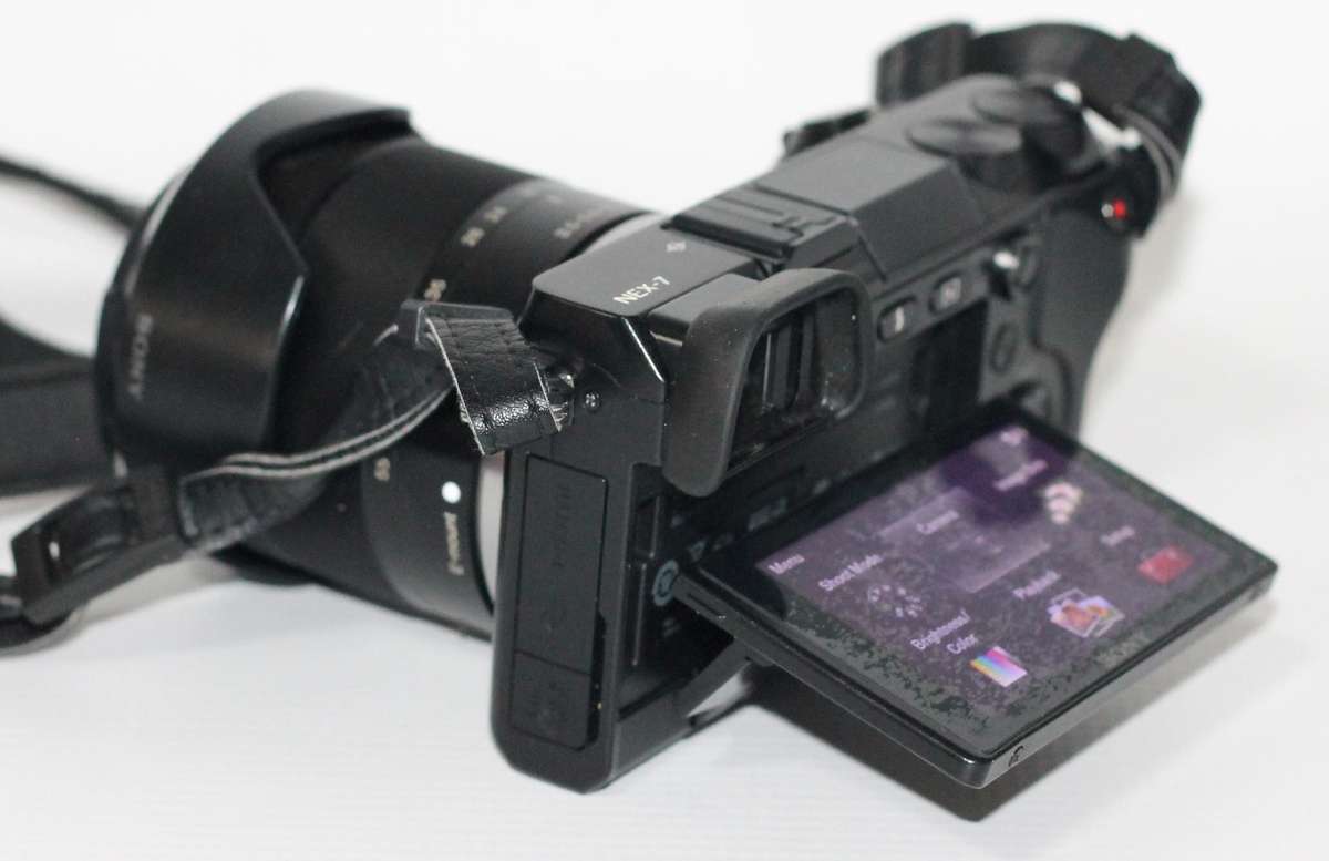 Sony NEX-7 24.3 MP Mirrorless Digital Camera with 18-55mm Lens