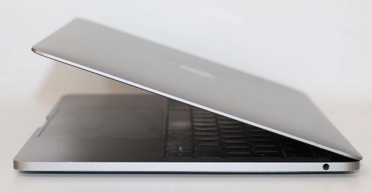 Apple MacBook Pro  Intel Core i5-7360U @2.30GHz ,8GB RAM, 128GB SSD  13.3, WQXGA (2560 x 1600), IPS