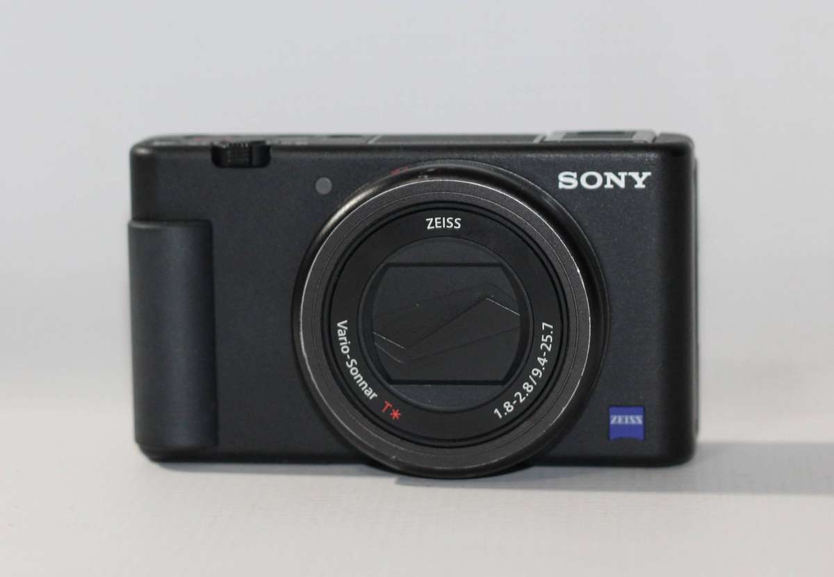 Sony ZV-1 Digital Camera With Vlogger Accessory Kit (Black)