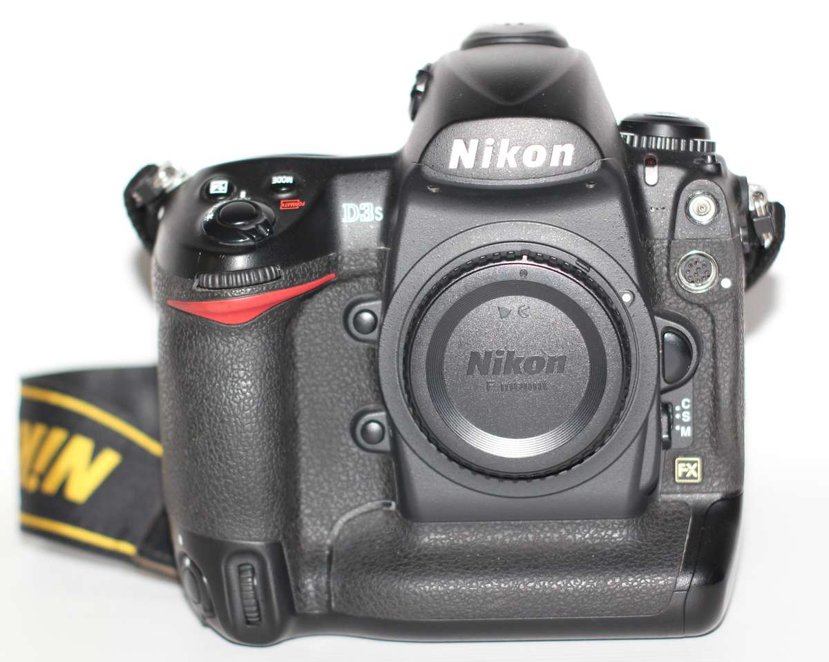 Nikon D3S 12.1 MP CMOS Digital SLR Camera with 3.0-Inch LCD and 24fps 720p HD Video Capability (Body