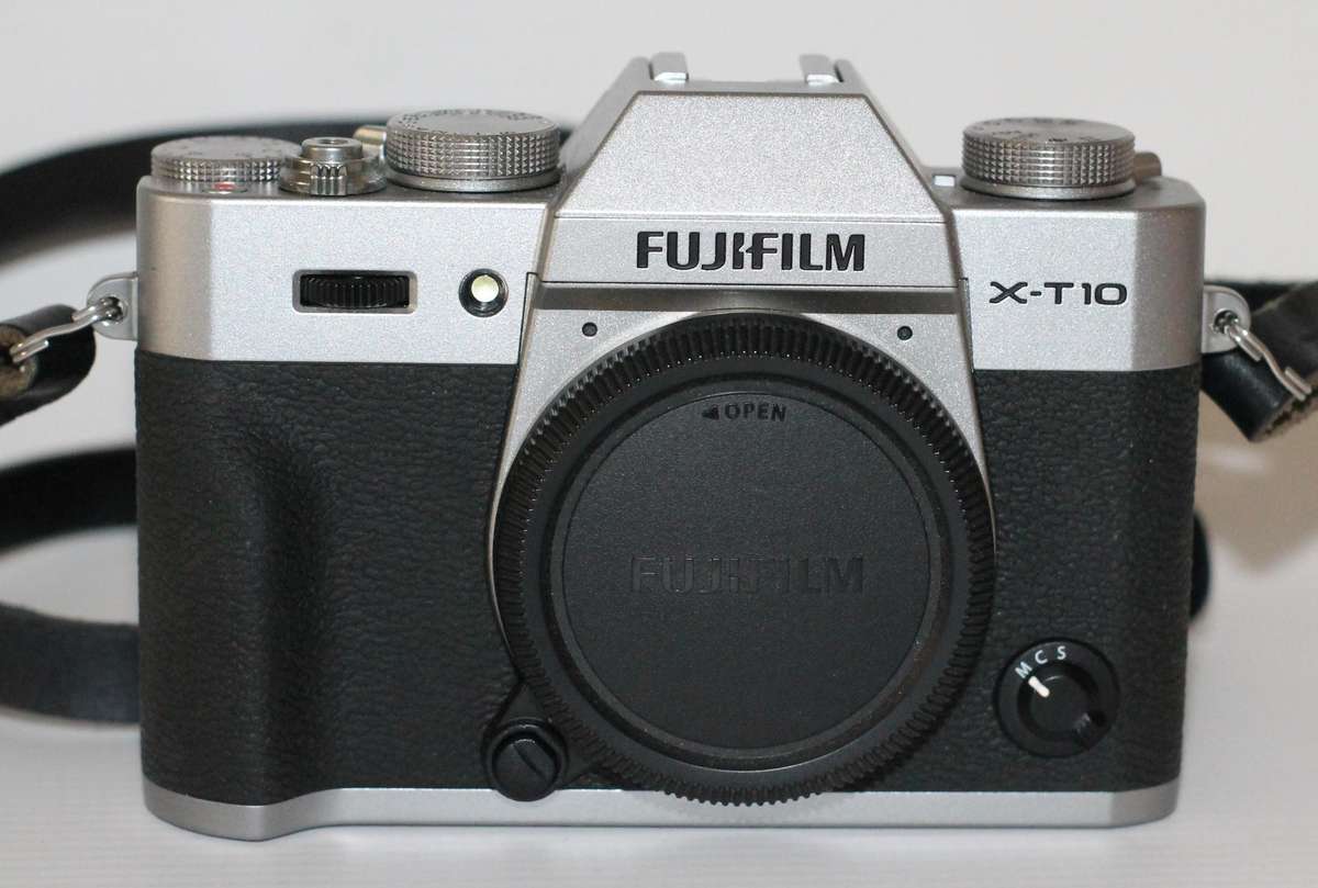Fujifilm X-T10 Body Black Mirrorless Digital Camera