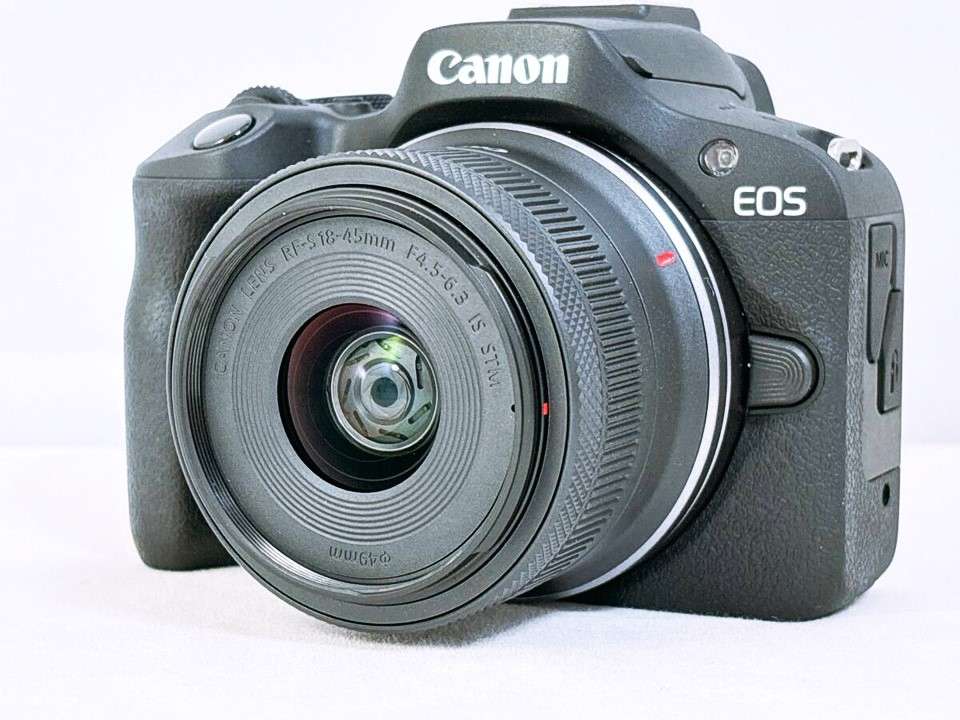 Canon EOS R100 Mirrorless Camera with RF-S 18-45mm Lens