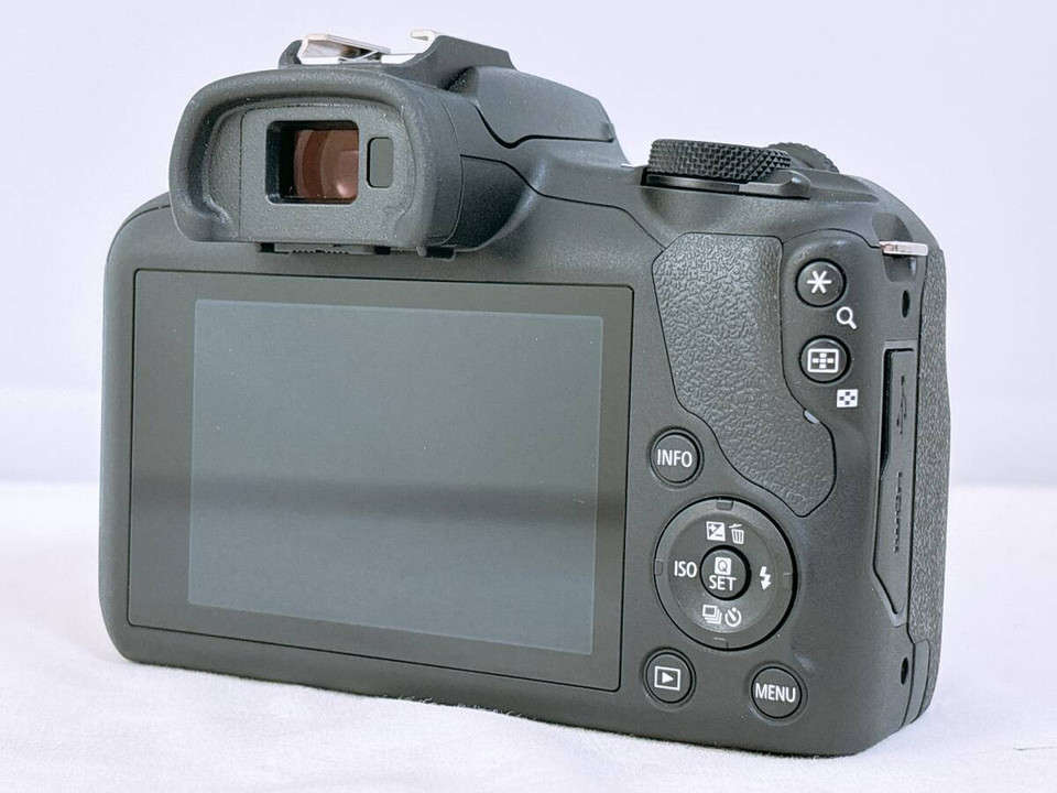 Canon EOS R100 Mirrorless Camera with RF-S 18-45mm Lens