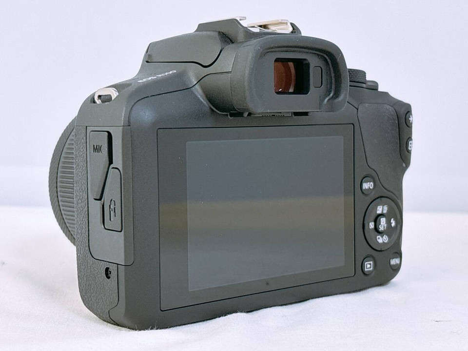 Canon EOS R100 Mirrorless Camera with RF-S 18-45mm Lens