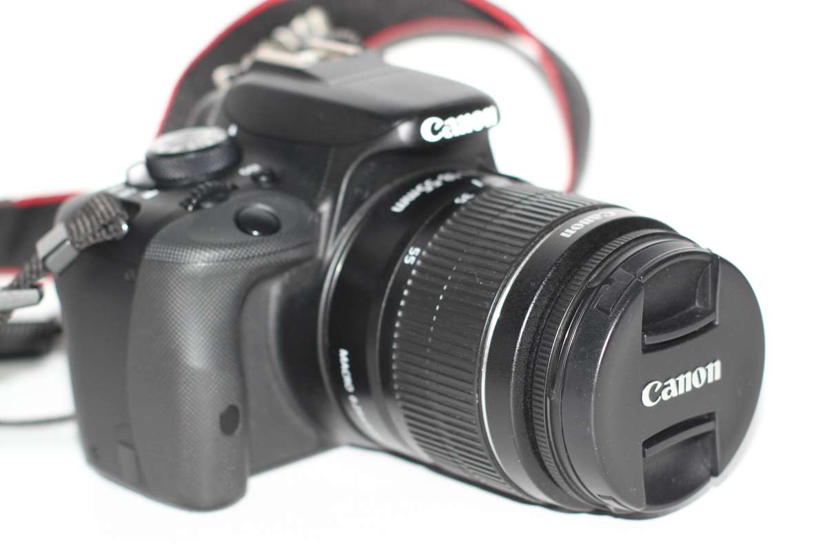 CANON EOS 100D, 18MP DSLR, FULL HD MOVIES , 18-55MM ZOOM LENS EXCELLENT CONDITION