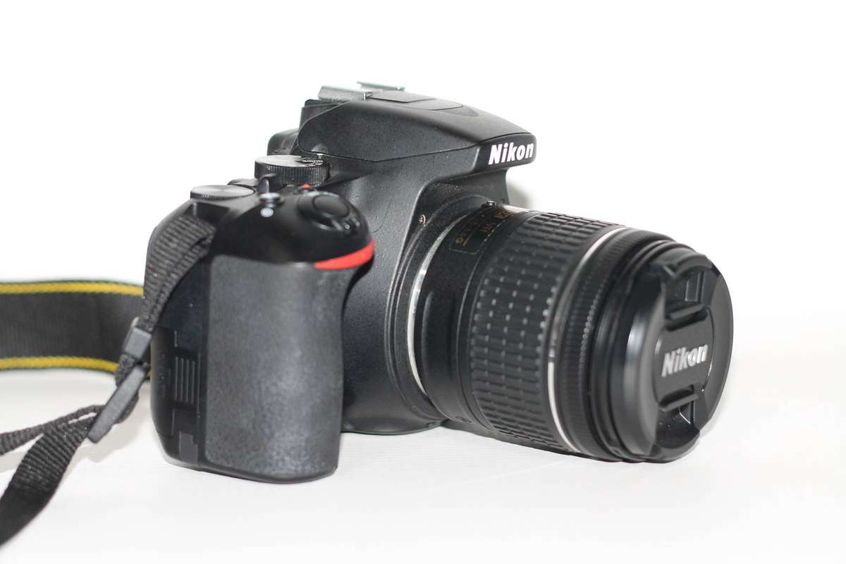 Nikon D3500 24MP DSLR Camera with 18-55mm Lens VR LENS , ONLY 6435 SHUTTER COUNT, COMING WITH A  BAG