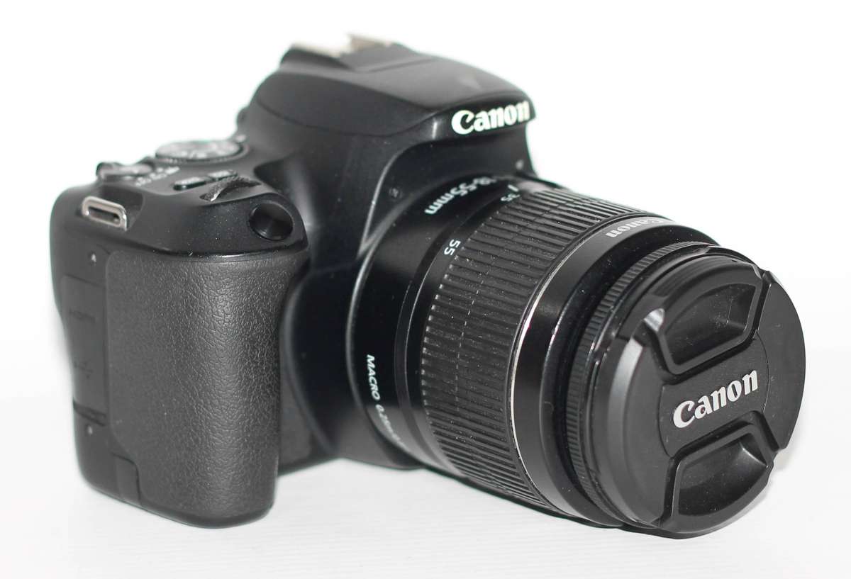 Canon 200D 24MP DSLR with 18-55mm f/3.5-5.6 III CANON Shoulder  BAG , BATTERY And Charger