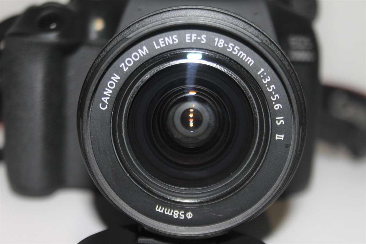 Canon 2000D 24MP DSLR with 18-55mm f/3.5-5.6 III With Shoulder  BAG AND 16GB SD CARD