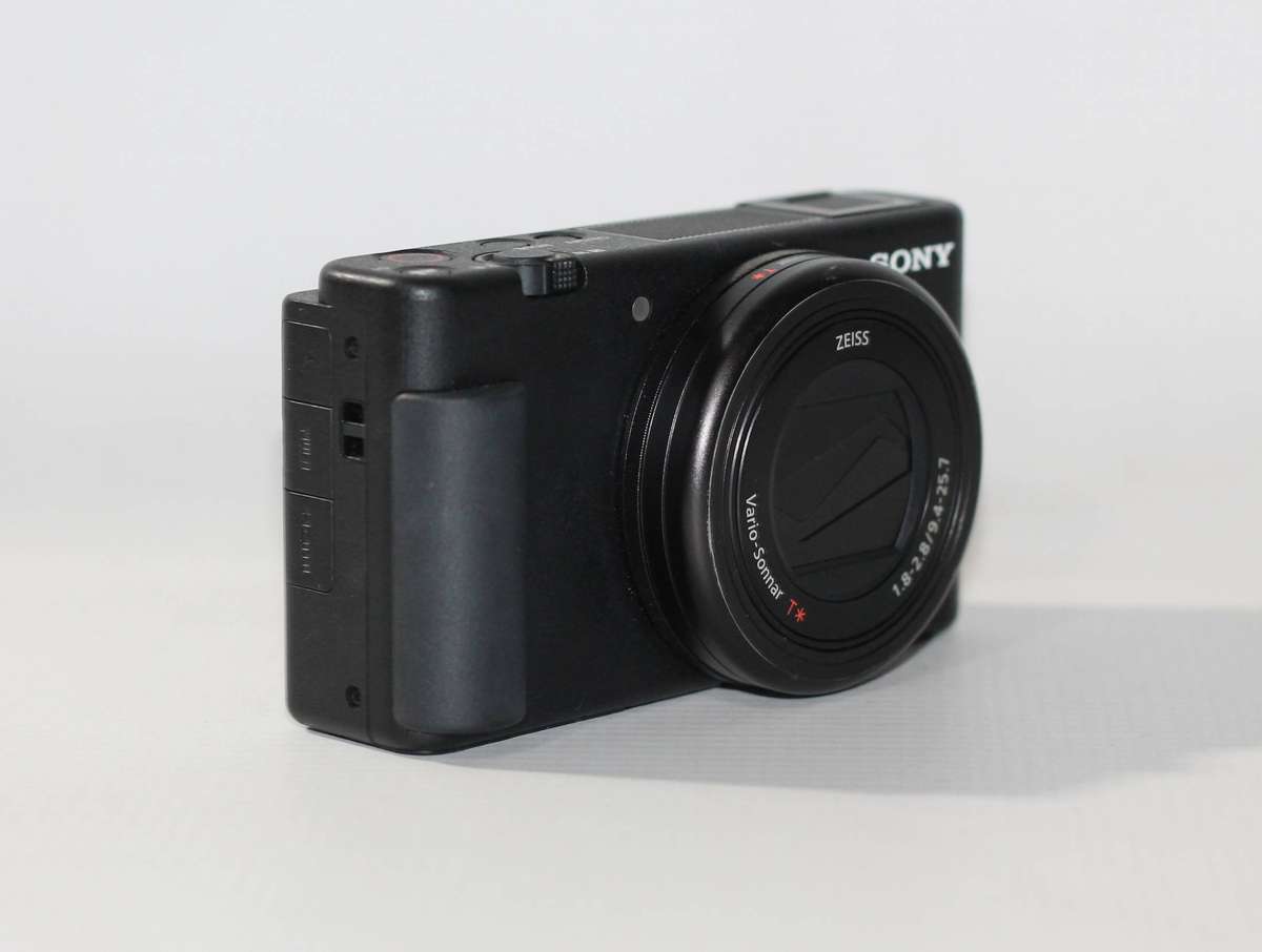Sony ZV-1 Digital Camera With Vlogger Accessory Kit (Black)