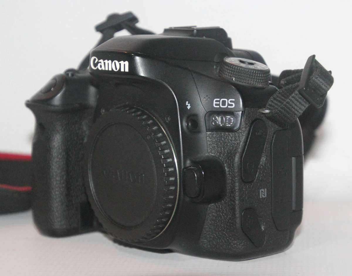 Canon EOS 80D DSLR Camera Body with 24.2 Megapixel (APS-C) CMOS Sensor and Dual Pixel CMOS AF