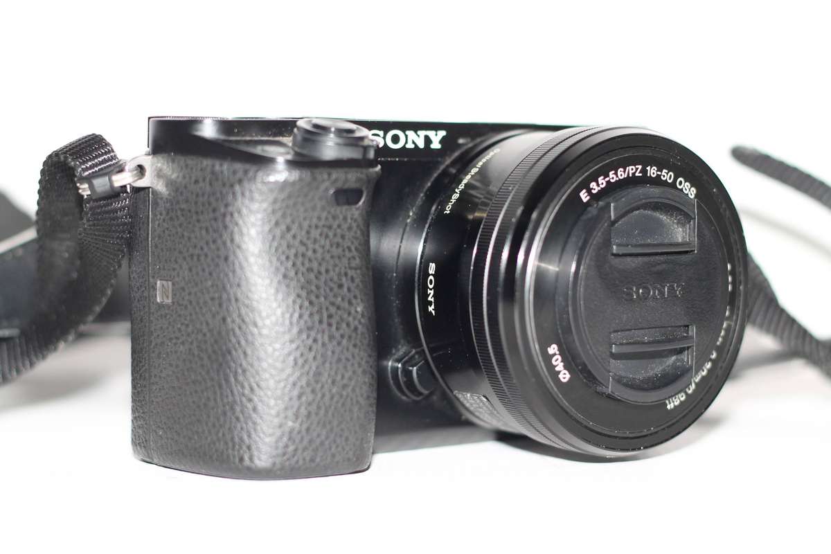 Sony Alpha A6000 Digital Camera 24.3MP SLR , With Sony E 16-50mm f/3.5-5.6 OSS PZ Lens