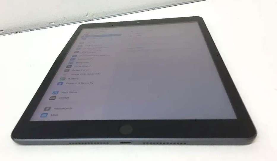 Apple iPad (9th Gen) | 10.2 Retina | A13 Chip | 64GB | Wi-Fi | 12MP Cam , NEW CONDITON , WITH BOX