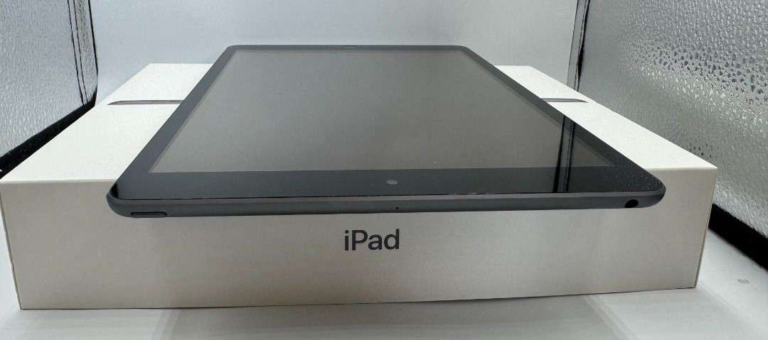Apple iPad (9th Gen) | 10.2 Retina | A13 Chip | 64GB | Wi-Fi | 12MP Cam , NEW CONDITON , WITH BOX