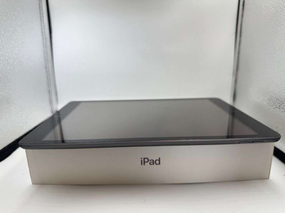 Apple iPad (9th Gen) | 10.2 Retina | A13 Chip | 64GB | Wi-Fi | 12MP Cam , NEW CONDITON , WITH BOX