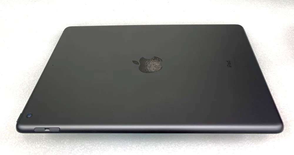 Apple iPad (9th Gen) | 10.2 Retina | A13 Chip | 64GB | Wi-Fi | 12MP Cam , NEW CONDITON , WITH BOX