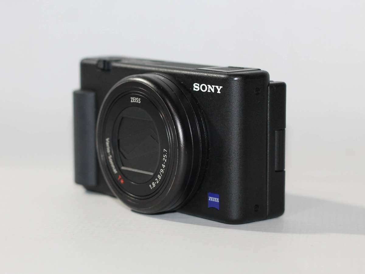 Sony ZV-1 Digital Camera With Vlogger Accessory Kit (Black)