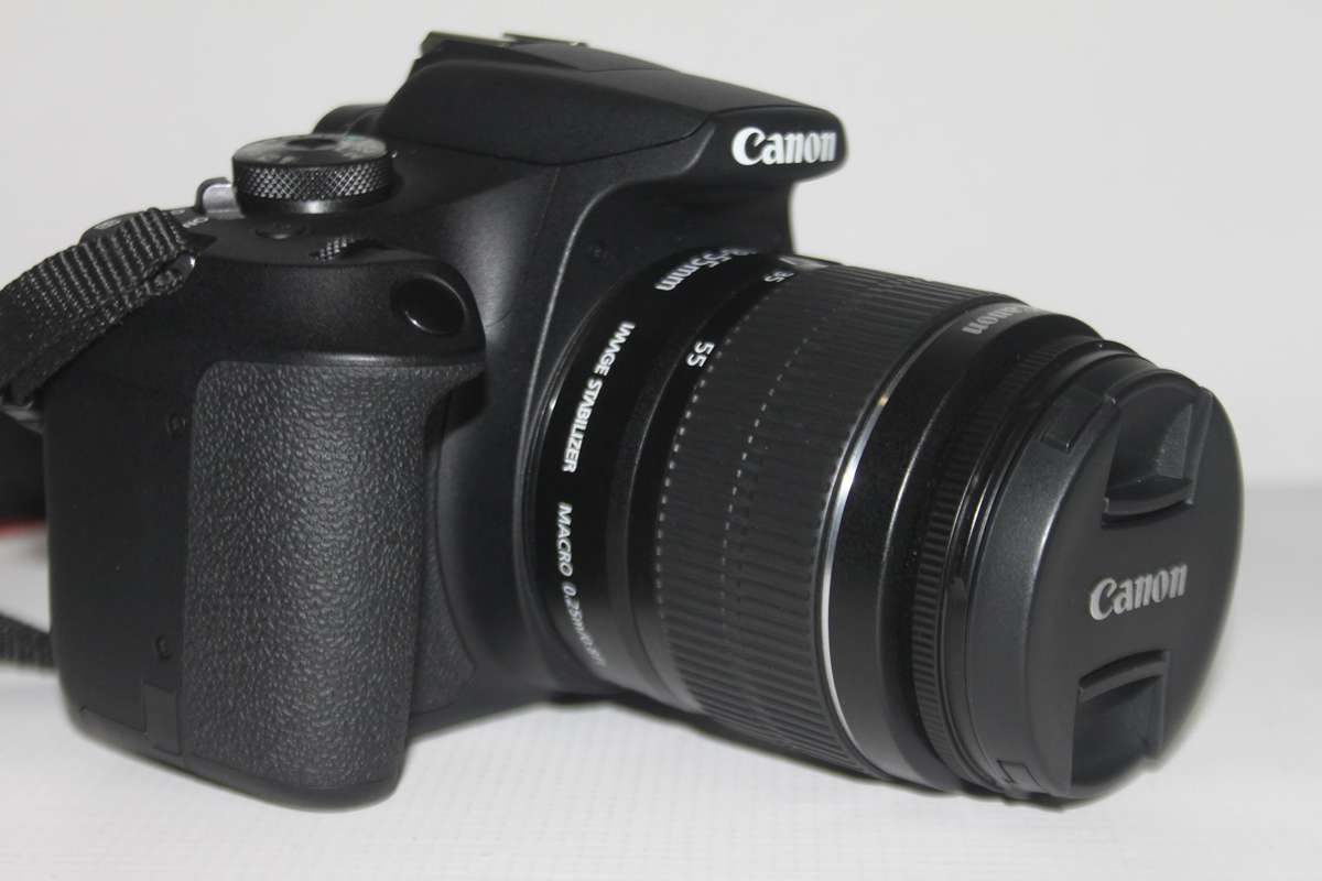 Canon 2000D 24MP DSLR with 18-55mm f/3.5-5.6 III With Shoulder  BAG AND 16GB SD CARD