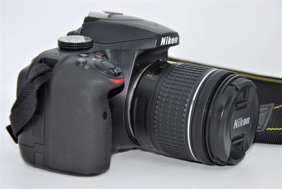 Nikon D3400 24MP DSLR with AF-P 18-55mm Zoom  Lens , CHARGER And NIKON BAG, Low Shutter count