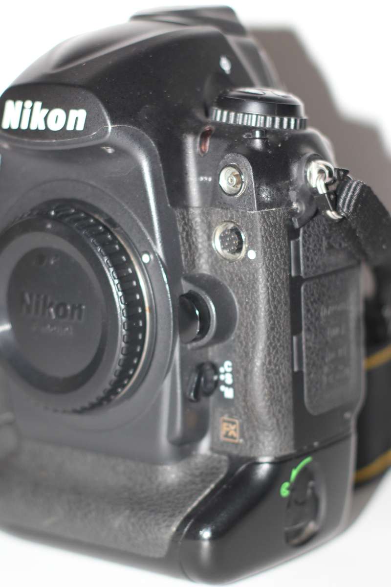 Nikon D3S 12.1 MP CMOS Digital SLR Camera with 3.0-Inch LCD and 24fps 720p HD Video Capability (Body