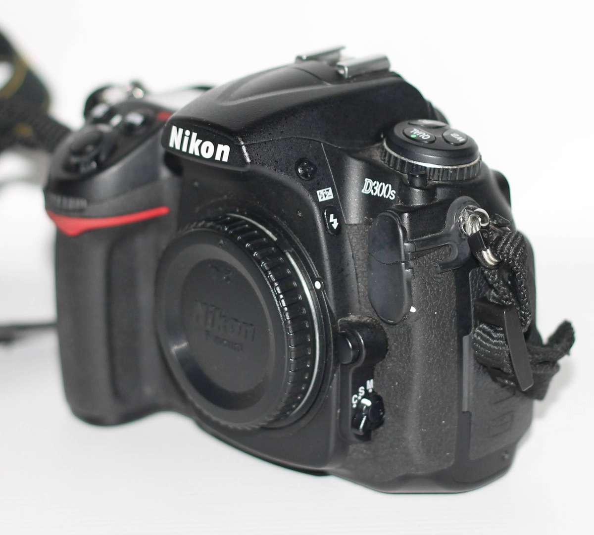 Nikon D300s 12.3MP CMOS Digital SLR Camera , HD 720p Video ( Body Only )